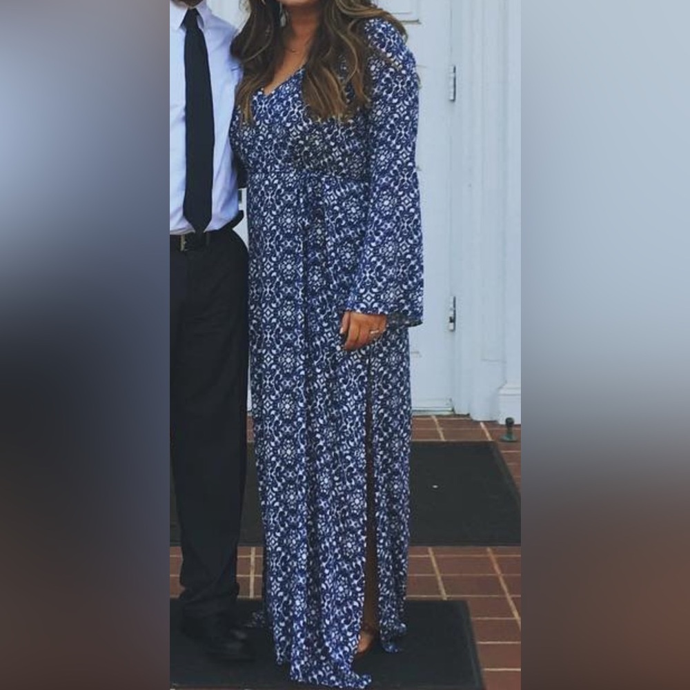 Lulus blue and white maxi dress size xl